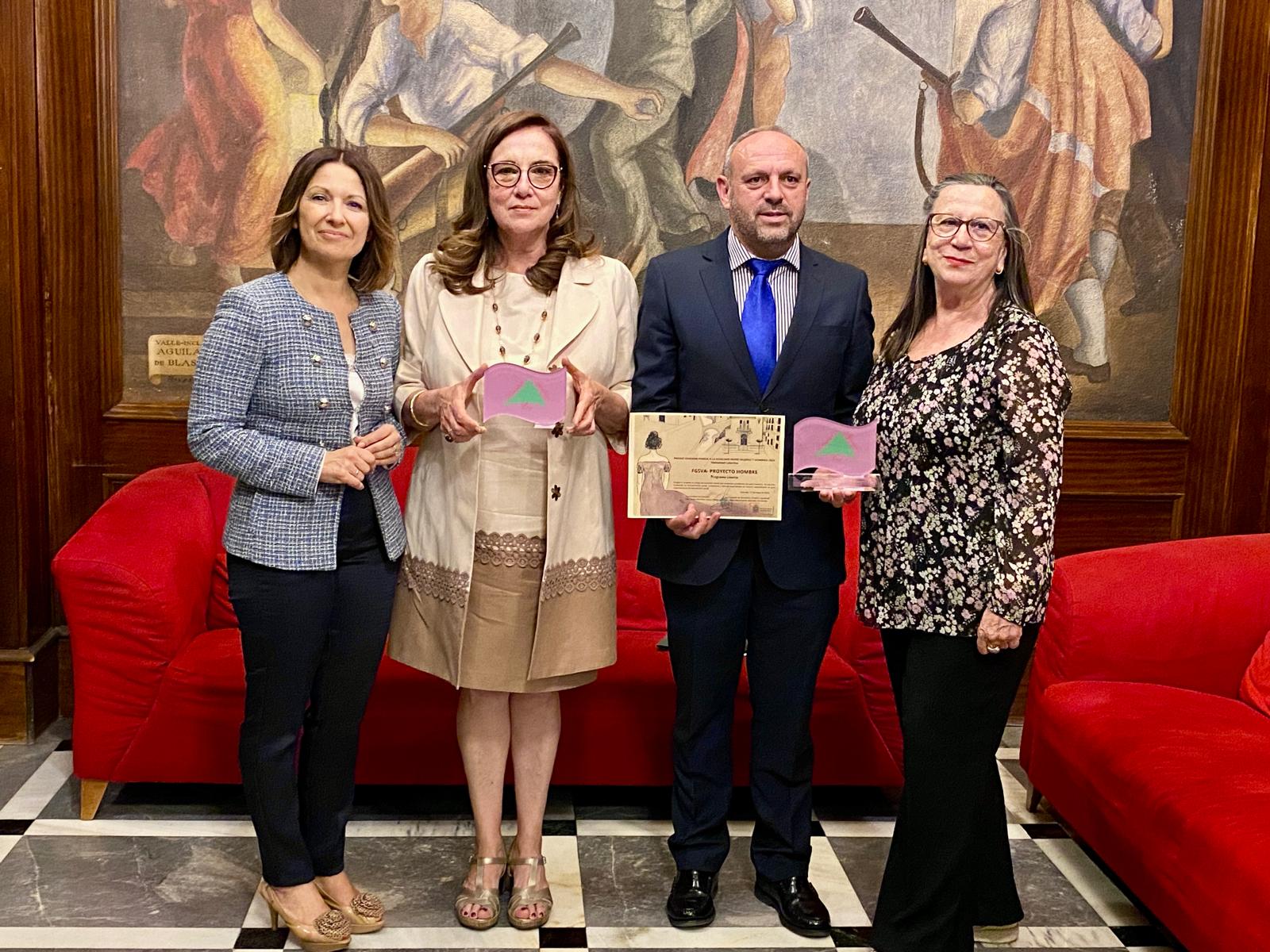 ©Ayto.Granada: MATILDE BARÓN Y PROYECTO HOMBRE GANADORES DE LA DÉCIMA EDICIÓN DE LA ENTREGA DE PREMIOS MARIANA PINEDA ©Ayto.Granada: MATILDE BARÓN Y PROYECTO HOMBRE GANADORES DE LA DÉCIMA EDICIÓN DE LA ENTREGA DE PREMIOS MARIANA PINEDA